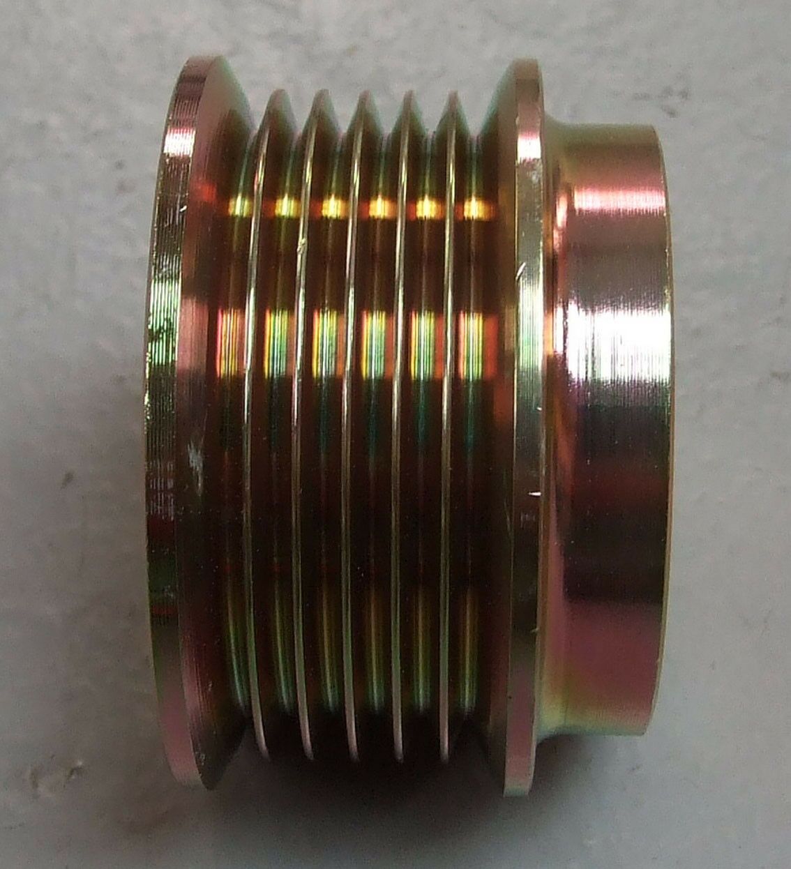 Remenica alt bosch 6pk mercedes 124 dizel