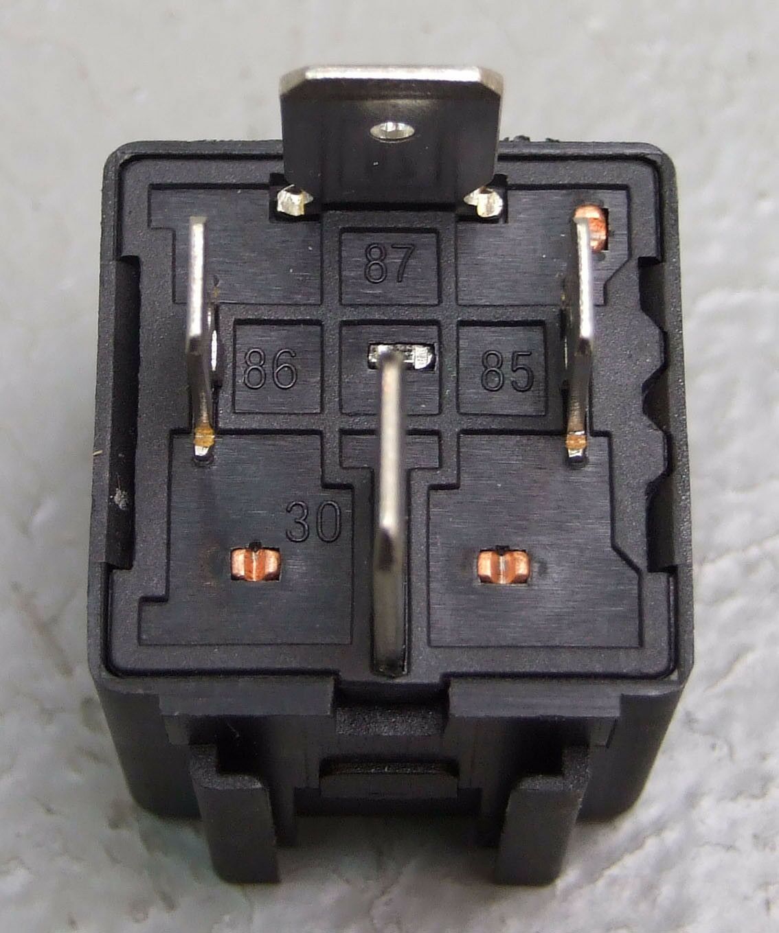 Rele 24v 40a 4 izlaza