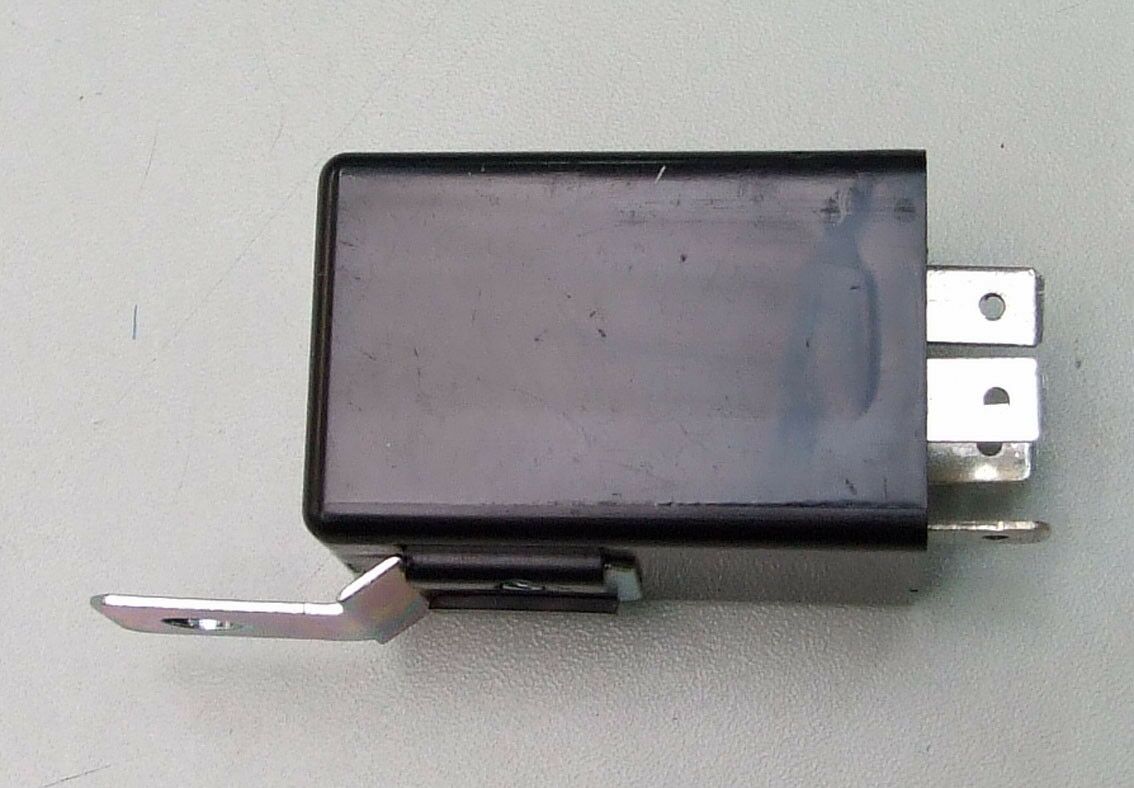 Automat zmigavca 12v ; 4 izlaza audi,bmw