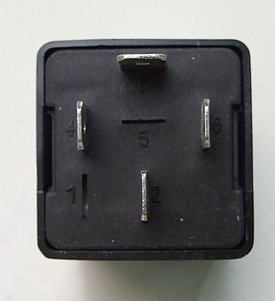 Automat zmigavca 12v ; 4 izlaza audi,bmw