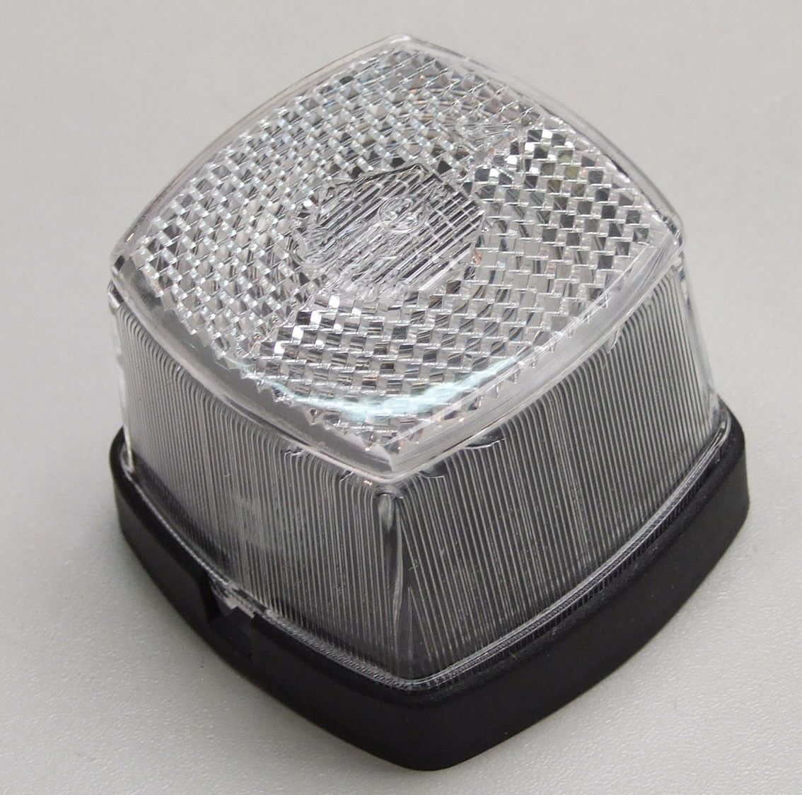Lampa bela 62x62x46