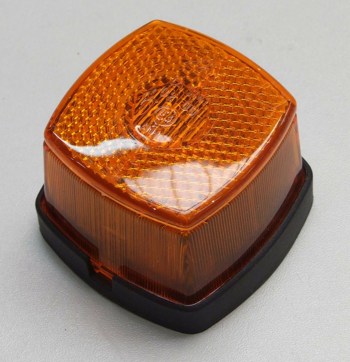 Lampa zuta 62x62x46