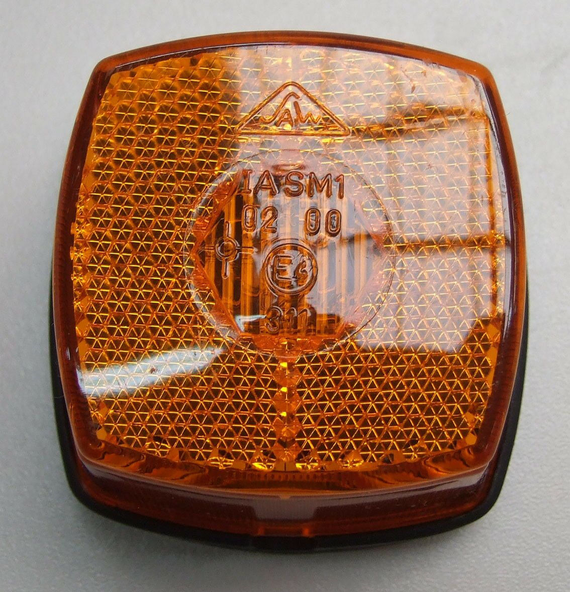 Lampa zuta 62x62x46