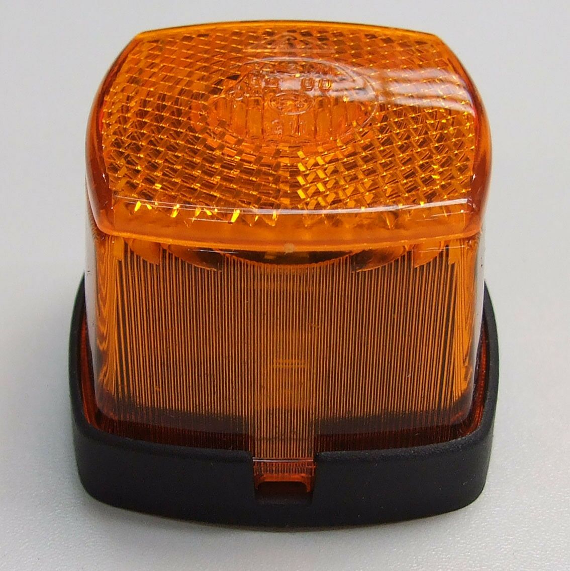 Lampa zuta 62x62x46