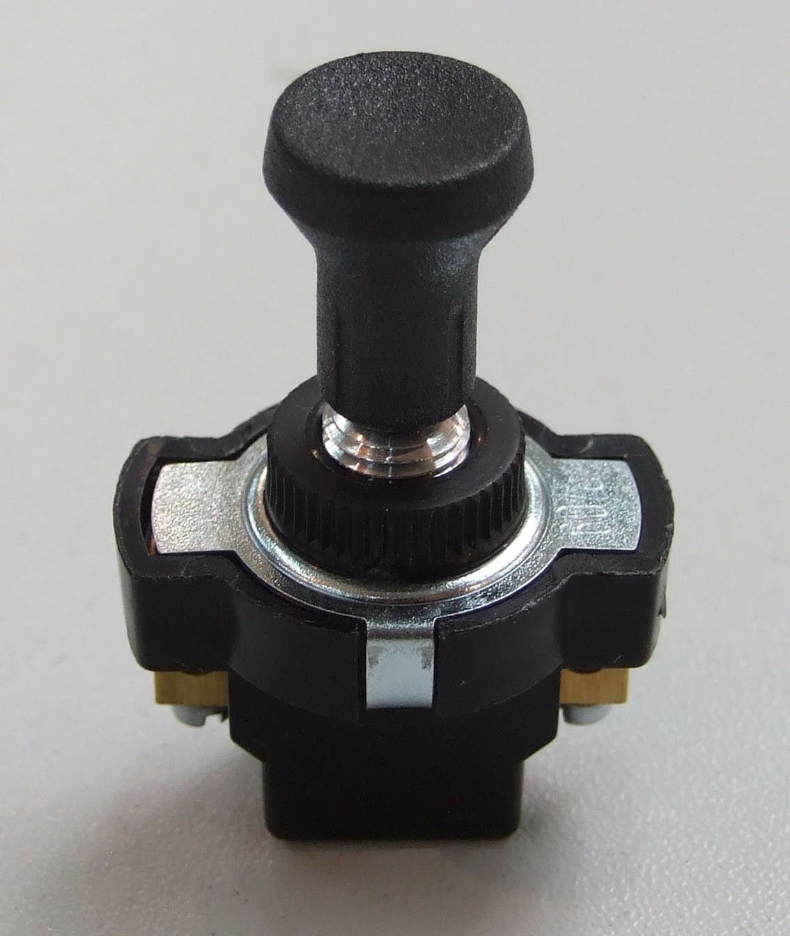 Potezni prekidac -cug 12v 25amp 24v 12.5amp