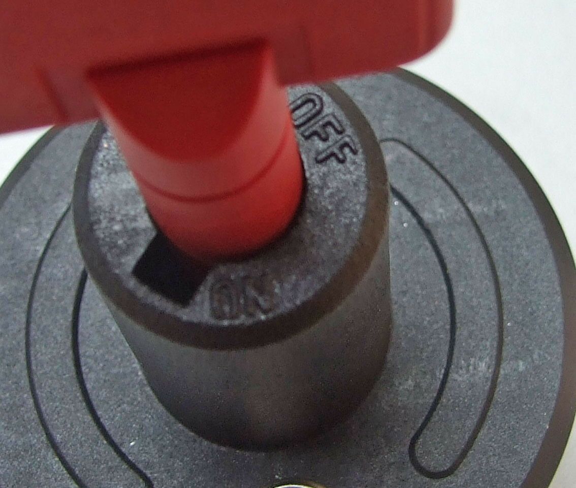 Sklopka mehanicka 24v 100a plasticna