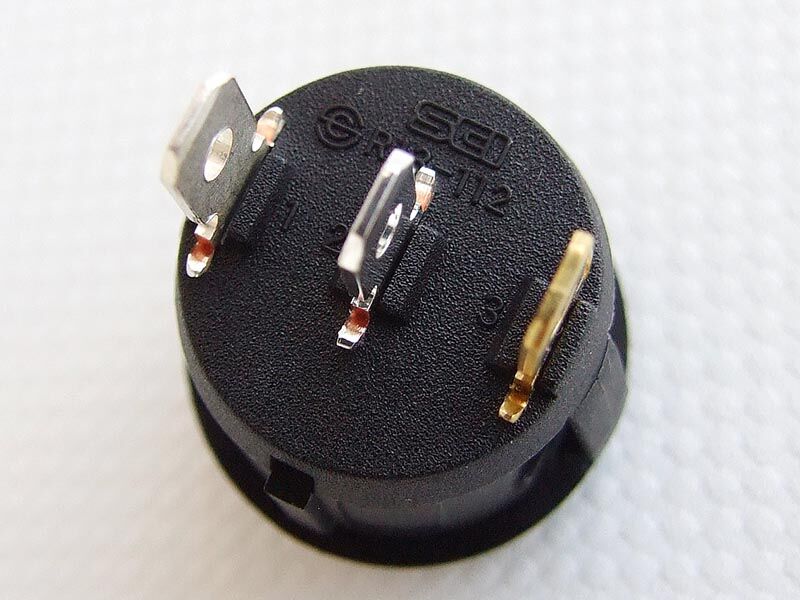 Prekidac 3 terminala , 12v 16amp, crveni