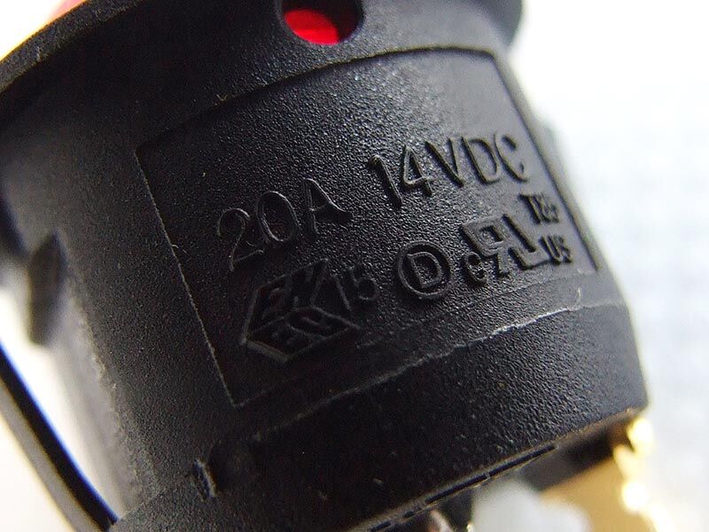 Prekidac 3 terminala , 12v 16amp, crveni