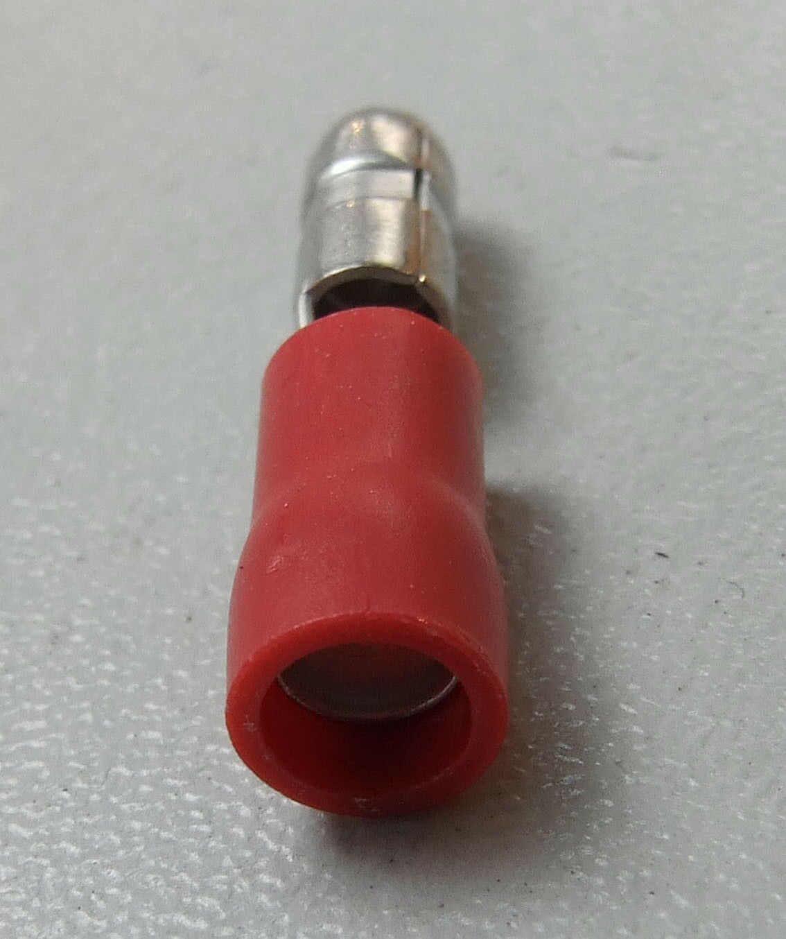Papucica muska sa izol.okrugle 4mm crvena