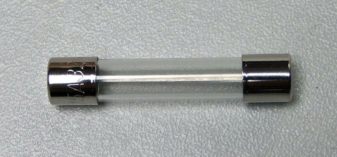 Osigurac stakleni 15a 32x6.3