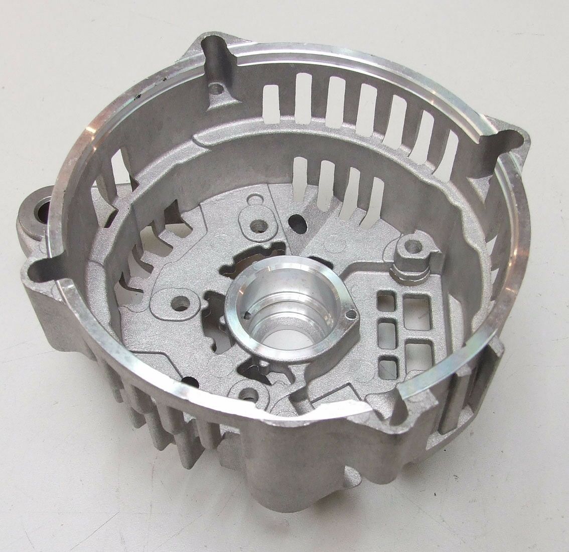 Zadnja dekla alternatora hitachi, astra nova