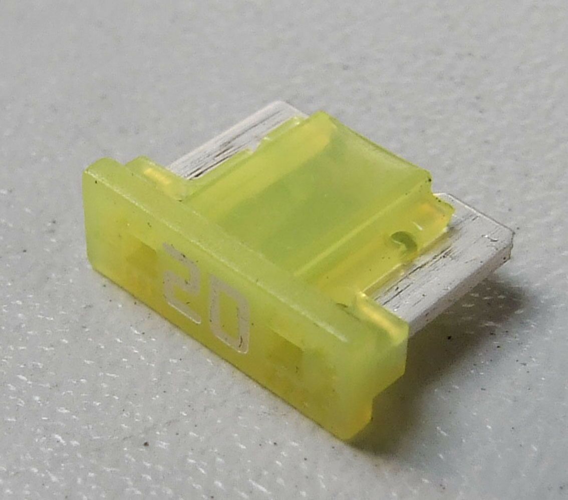 Osigurac mini kratki pipci 20 a