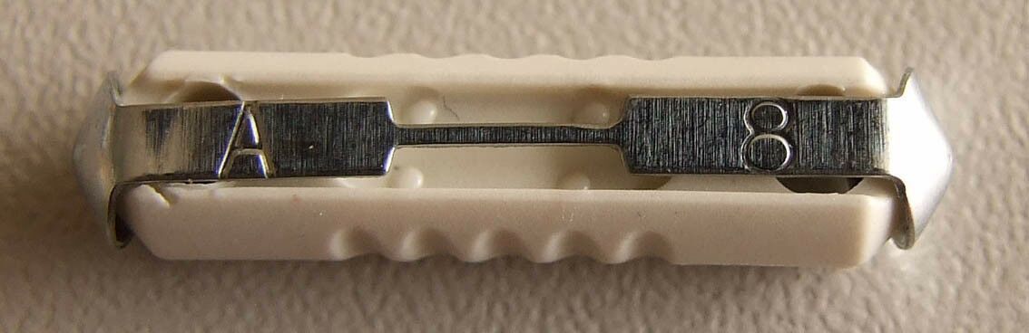 Osigurac keramicki 8a
