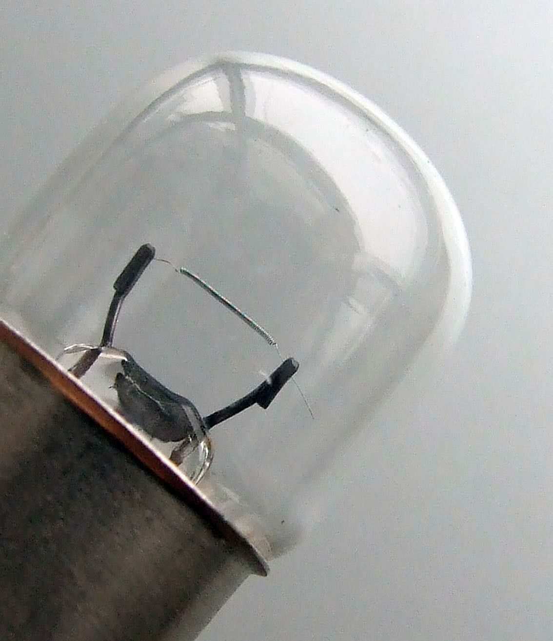 Sijalica 12v 5w ba15s; r5w