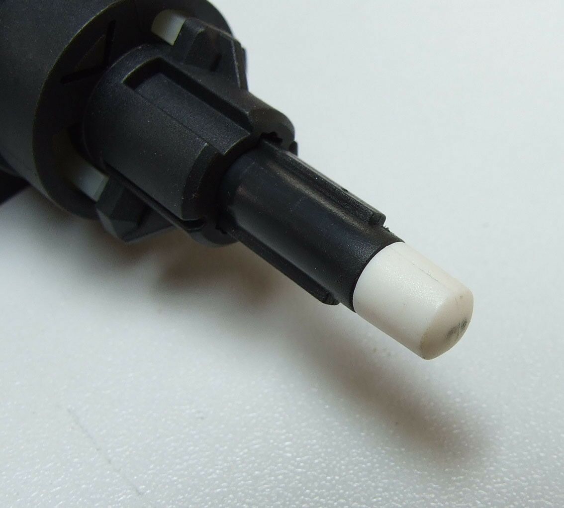 Prekidac stop svjetla audi a3 a4 a6 vw golf jetta
