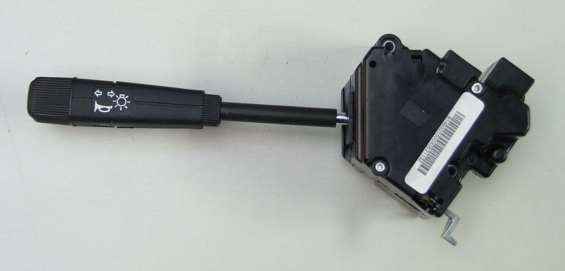 Rucica zmigavaca pod volanom renault 9 1,4 renault 1,7 r
