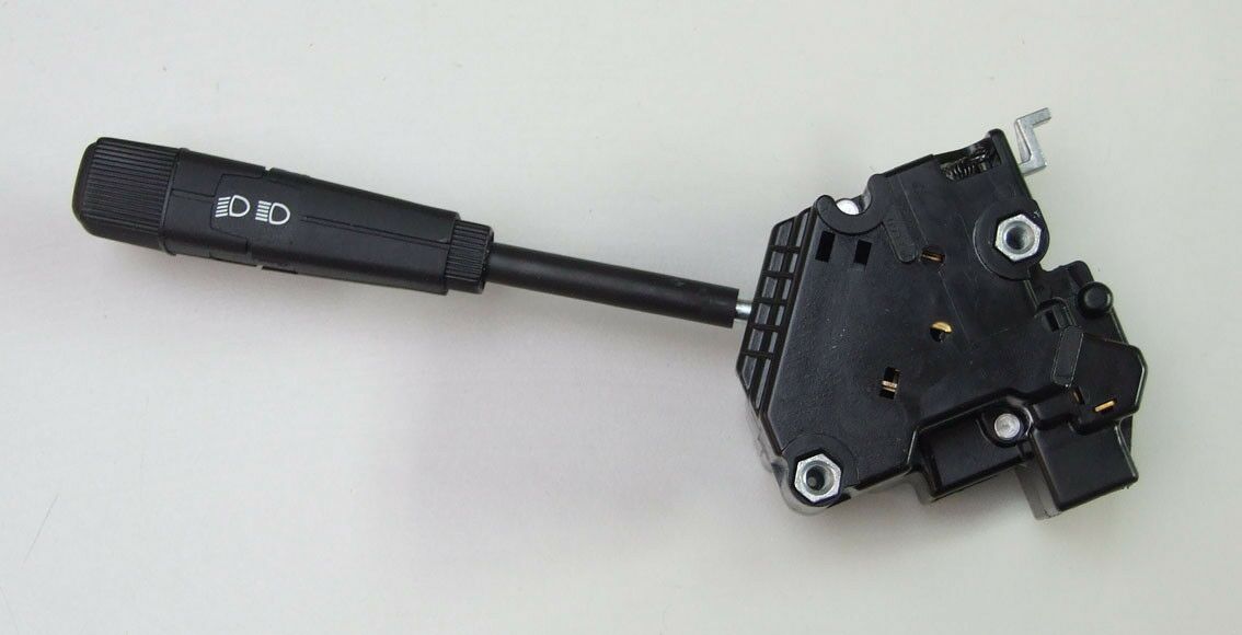 Rucica zmigavaca pod volanom renault 9 1,4 renault 1,7 r