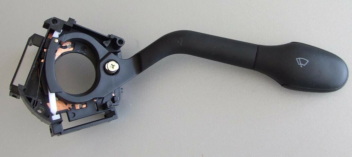 Rucica brisaca pod volanom vw golf iii golf iv p