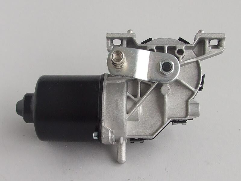 Mot brisaca pred fiat panda