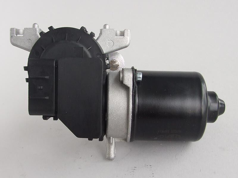 Mot brisaca pred fiat panda