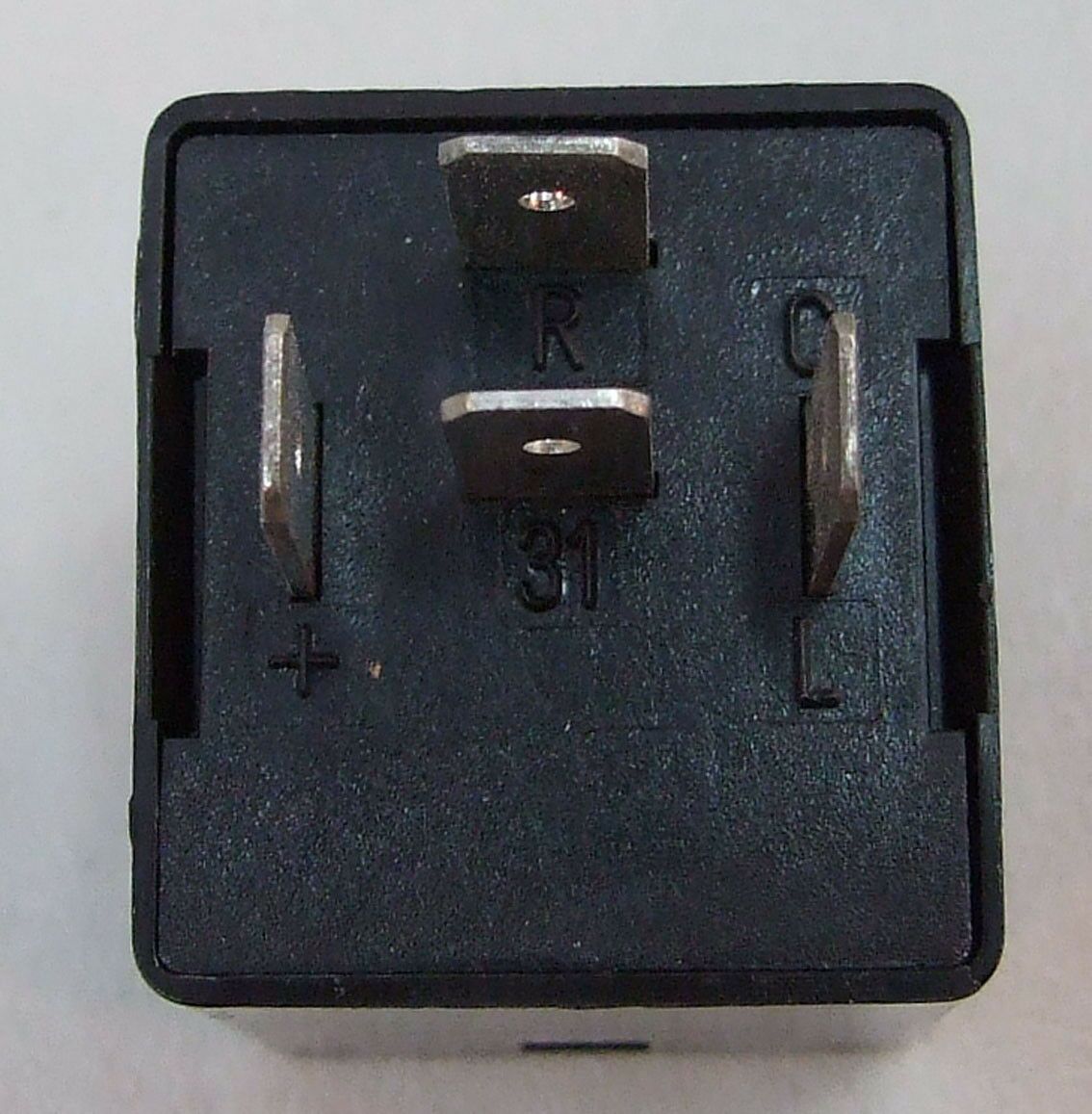 Automat zmigavca 12 v 4 izlaza fiat