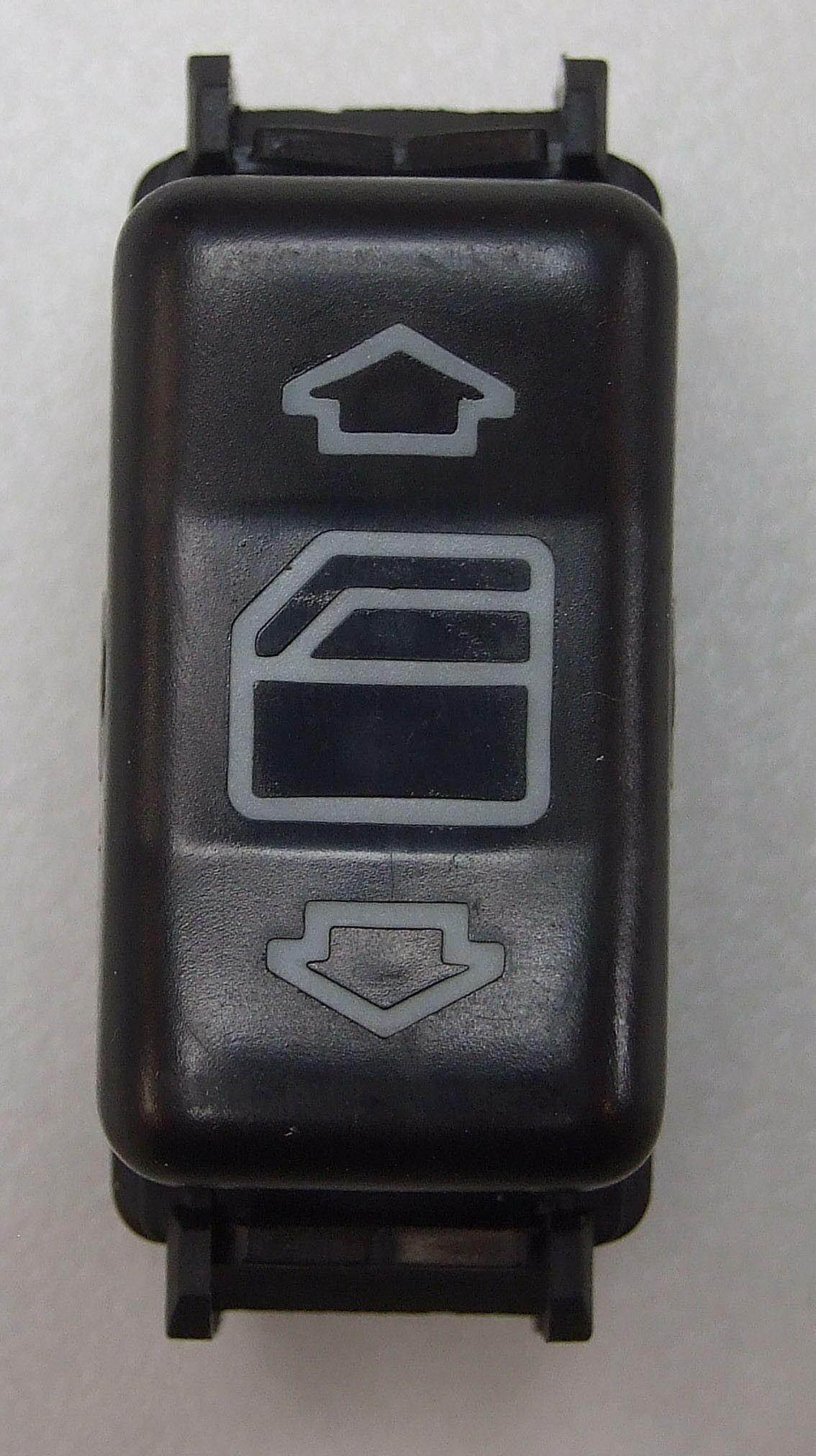 Prekidac podizaca prozora mercedes 190d e-class