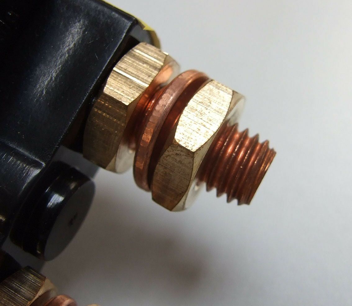 Sklopka mehanicka 24v 100a plasticna